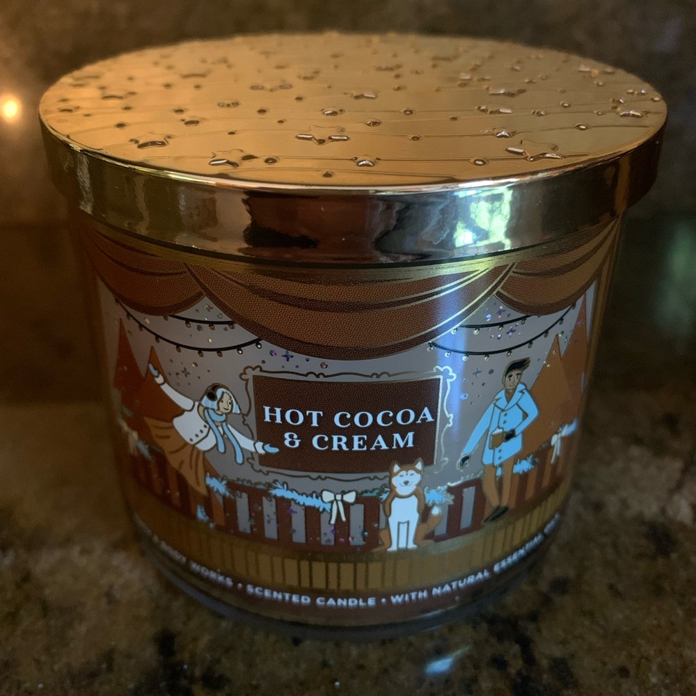NEW Bath and Body Works Hot Cocoa & Cream Scented 3 Wick Candle